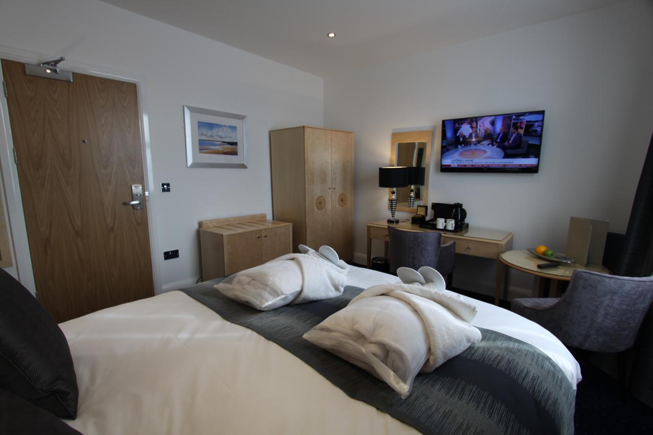 Отель Belgrave Sands & 4*