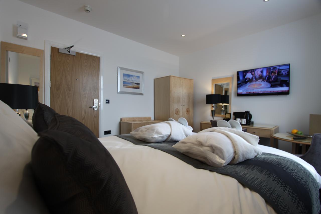 Отель Belgrave Sands & 4*